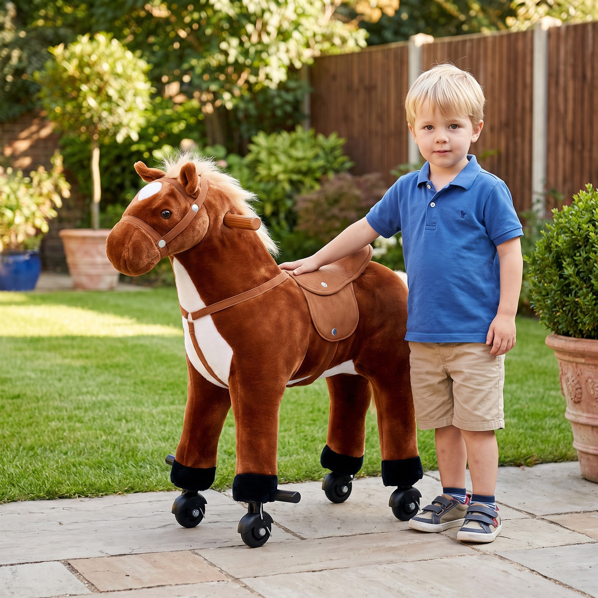 Cheval debout mobile en peluche effets sonores hennissement galop selle marron