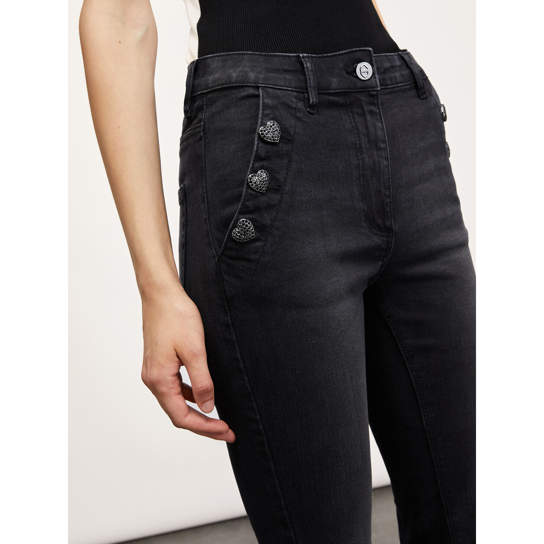 Motivi - Jeans flare con motivo bottoni - Nero