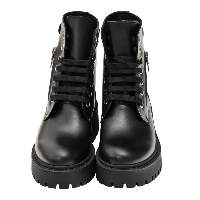 Anfibi in vera pelle con stringhe