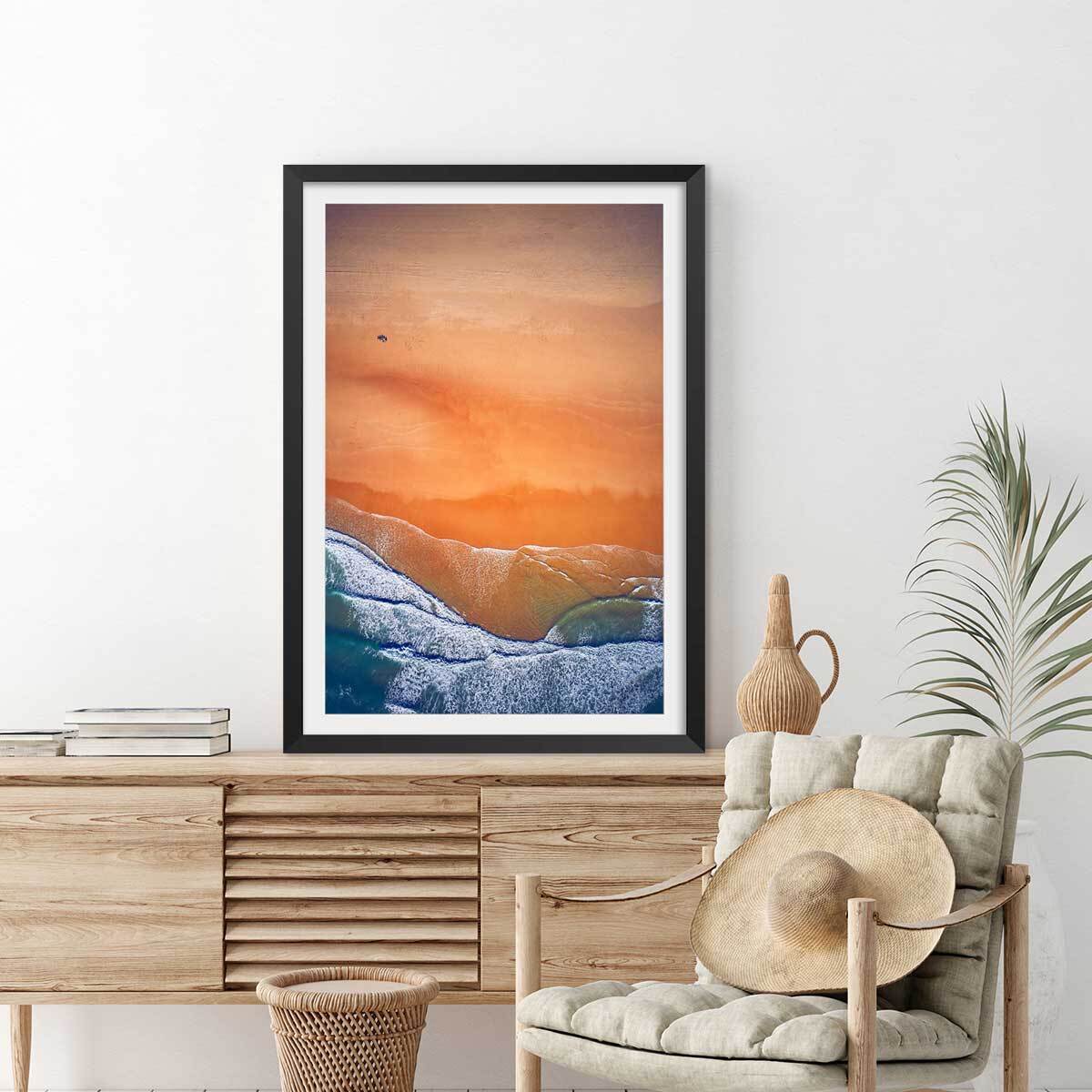 Affiche plage terre de sienne Affiche + cadre en bois - Noir