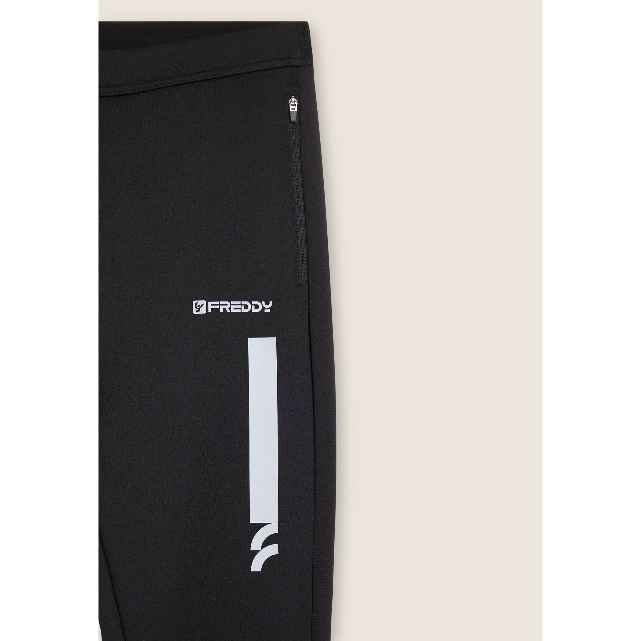 Pantaloni slim in tessuto tecnico con inserti mesh laterali