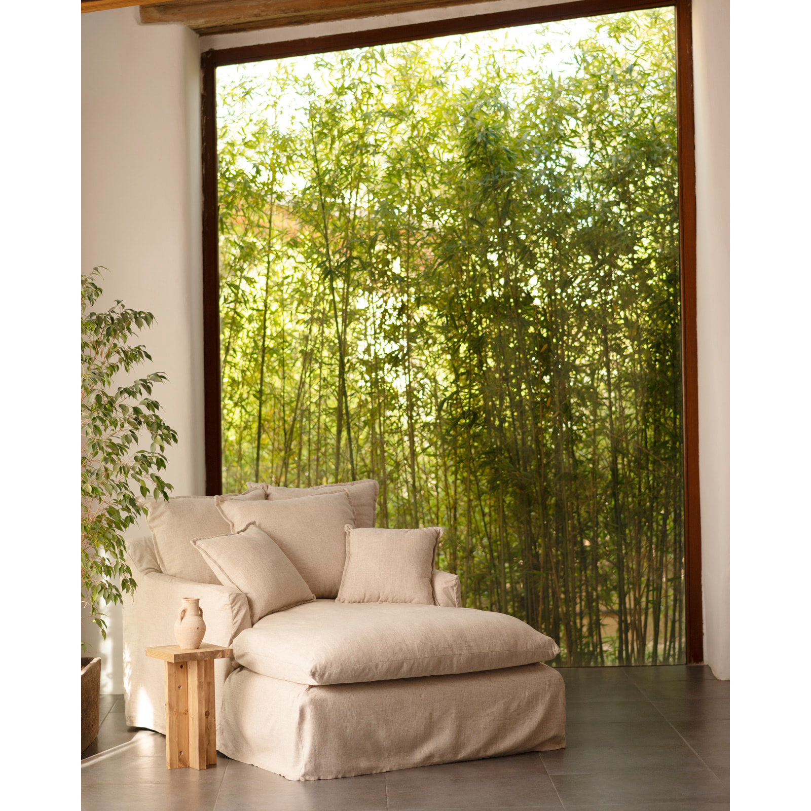 Sillón de algodón y lino color beige de 115x170cm Alto: 73 Largo: 170 Ancho: 115