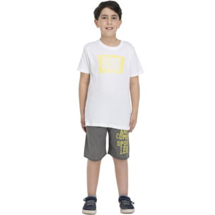 Conjunto completo con logo grande para niño.