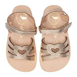 SANDALIA CORAZÓN BAREFOOT ORO - BRILLO SUTIL Y DISEÑO ROMÁNTICO