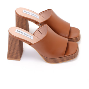 Sandali in simil pelle con tacco e zeppa in sughero