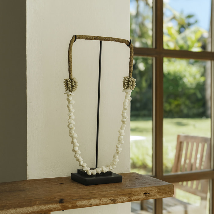 Collier en coquillages avec socle en métal  DAO