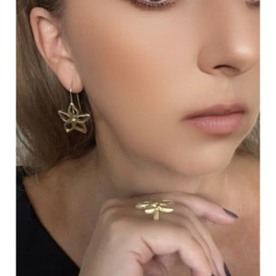 Pendiente gancho Irregular Blom en dorado chapado latón