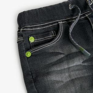 Bermudas para niÃ±o en denim liso de color negro, Camiseta