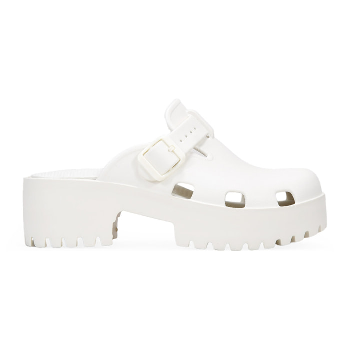 Zuecos de goma blancos con plataforma