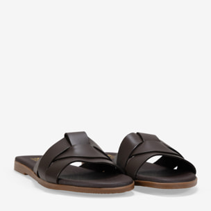Sandalias planas marrones en piel con plantilla acolchada