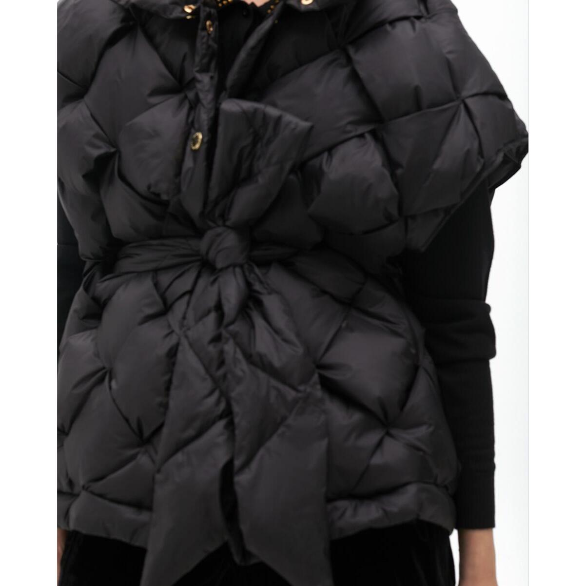 Gilet Imbottito Intrecciato con Cintura in Tessuto