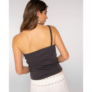 Top crop asimétrico con tirante y estrellas metálicas decorativas de mujer