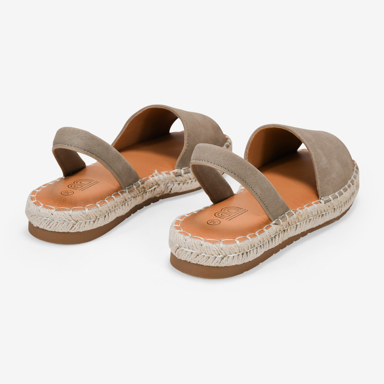 Alpargatas planas taupe con esparto