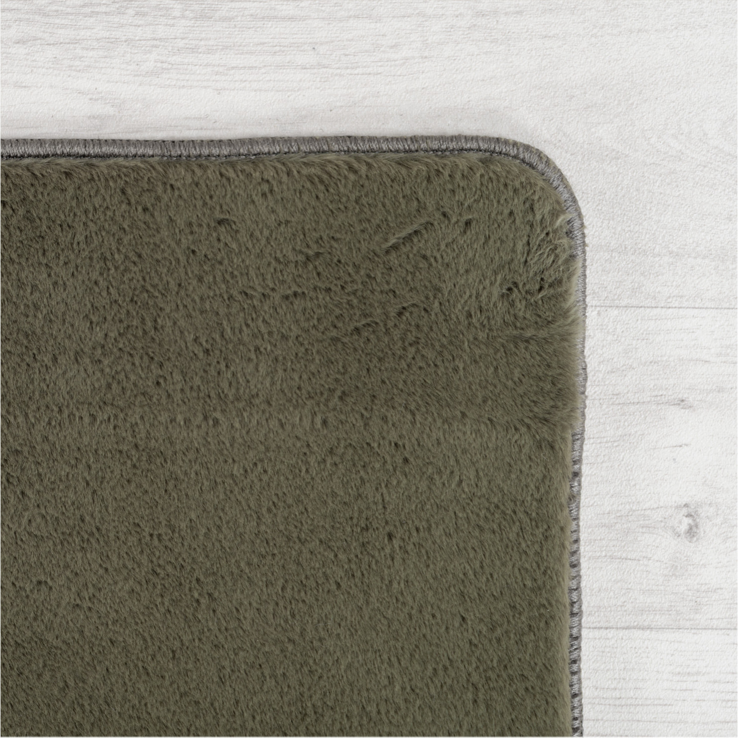 ALBA - Tapis doux vert à poils courts
