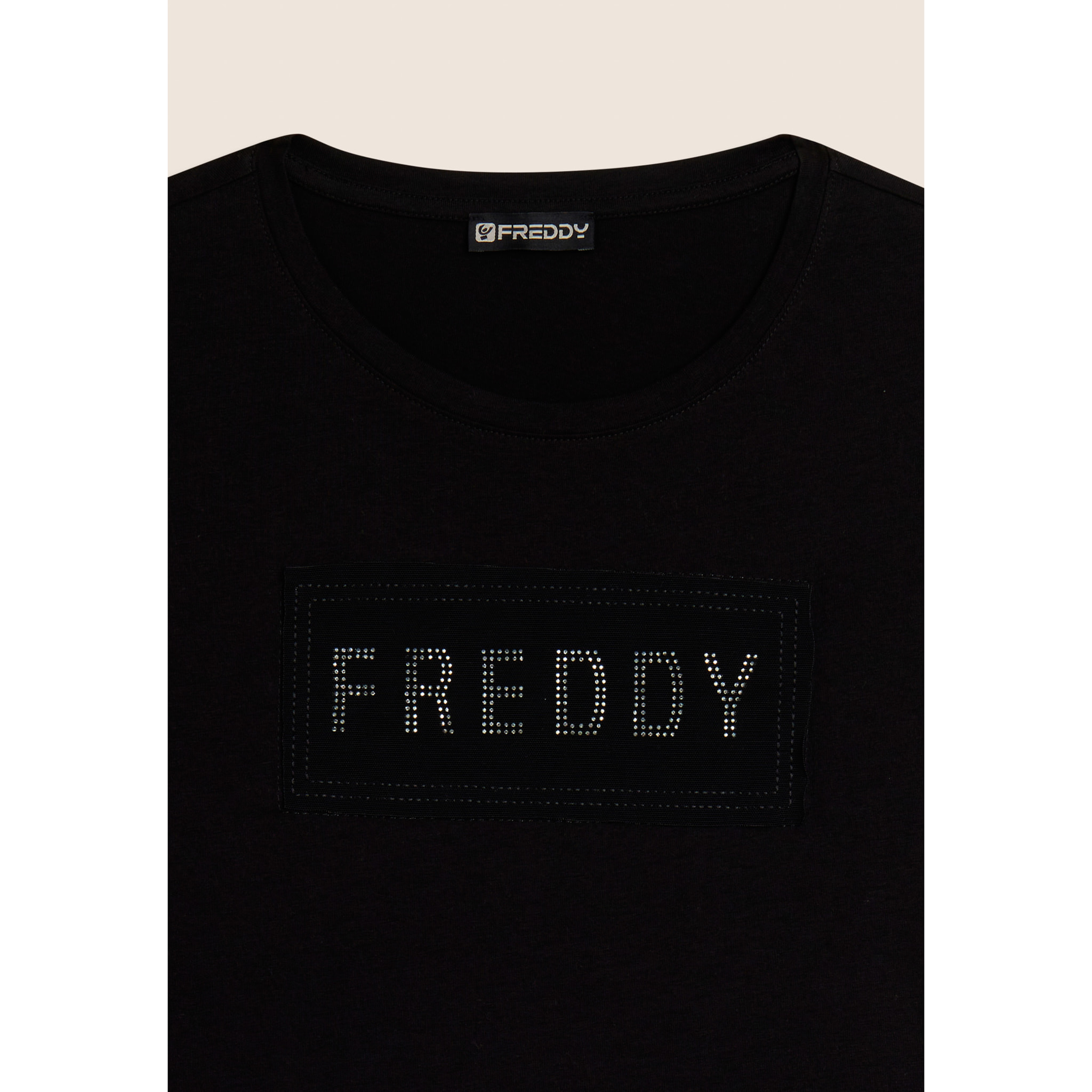 T-shirt con strass e inserto in mesh