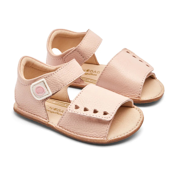 Sandali rispettosi con cinturini e dettagli a forma di cuore