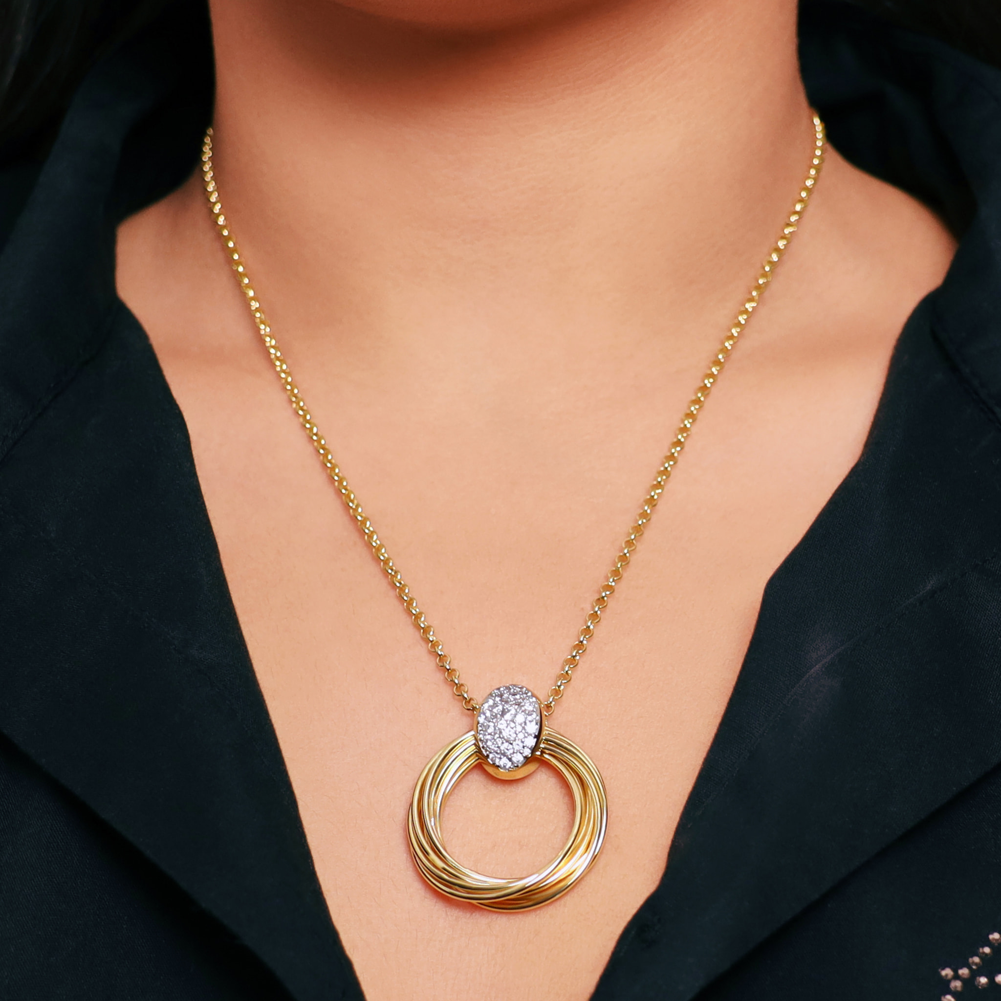 Collana Catena Rolo con Pendente Multianelli e Pavé in Cubic Zirconia