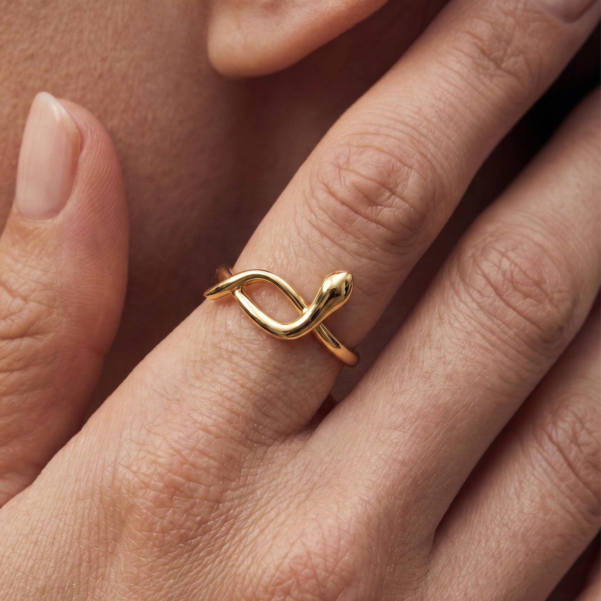 Anillo Serphentia acabado oro amarillo 18k