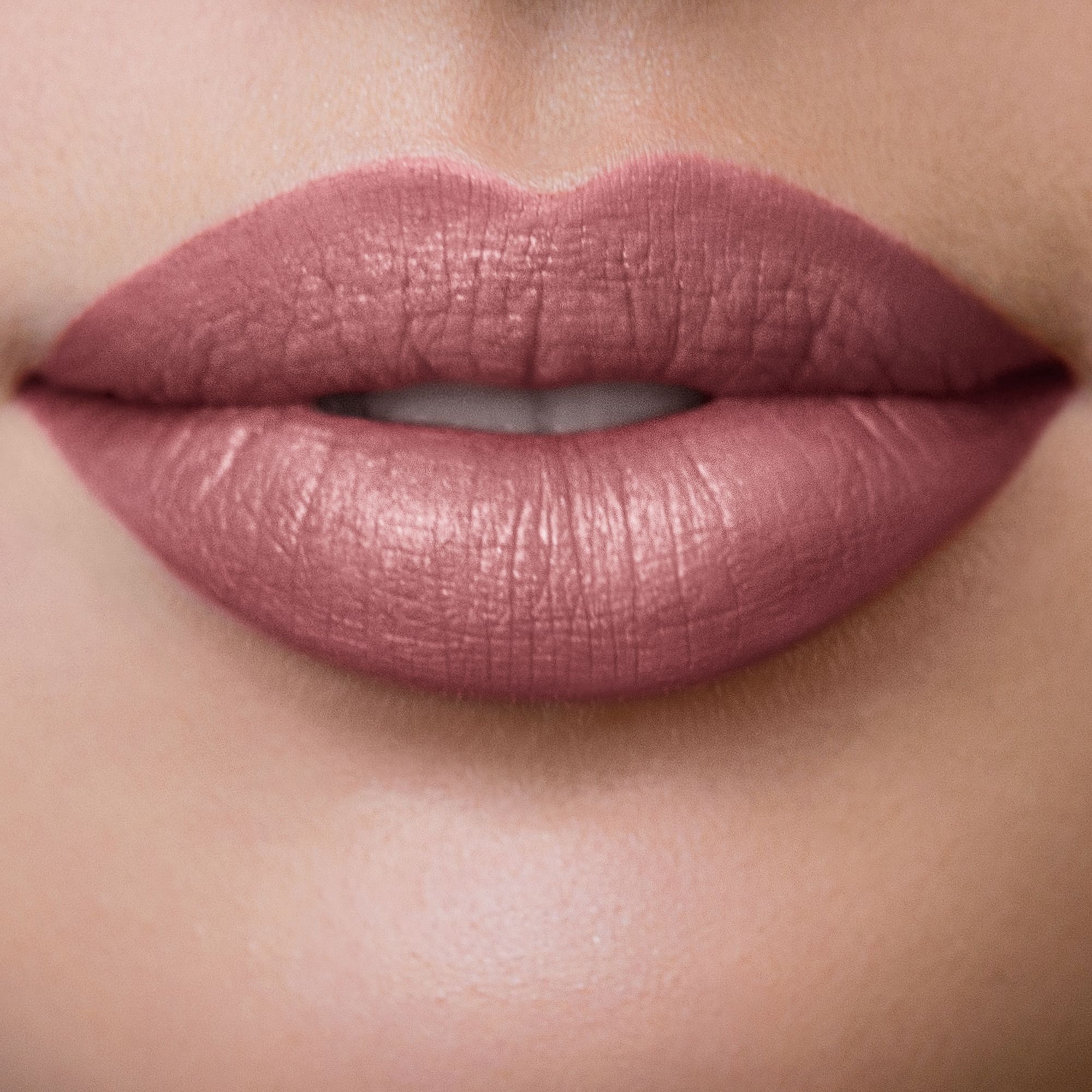LIP SHOT Rossetto satinato dalla texture leggera ed avvolgente