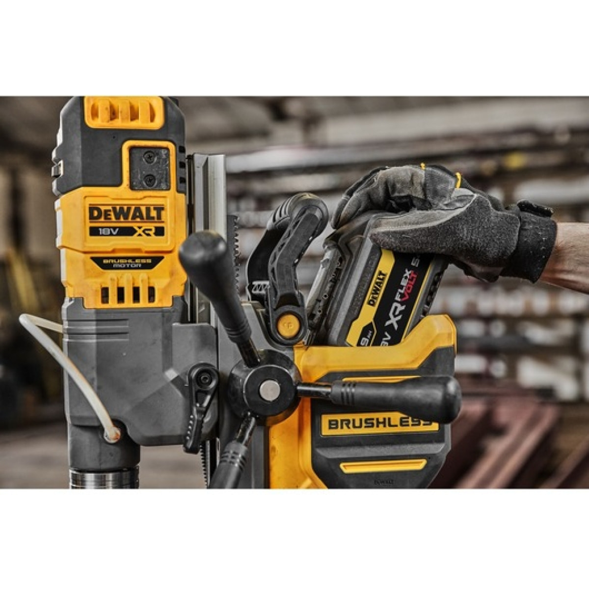 Perceuse magnétique DEWALT XR 18V - Sans batterie, ni chargeur - DCD1623N-XJ