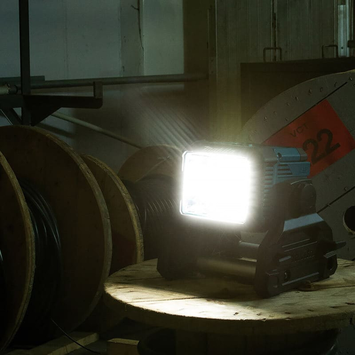 Lámpara de construcción inalámbrica MAKITA - DEADML811