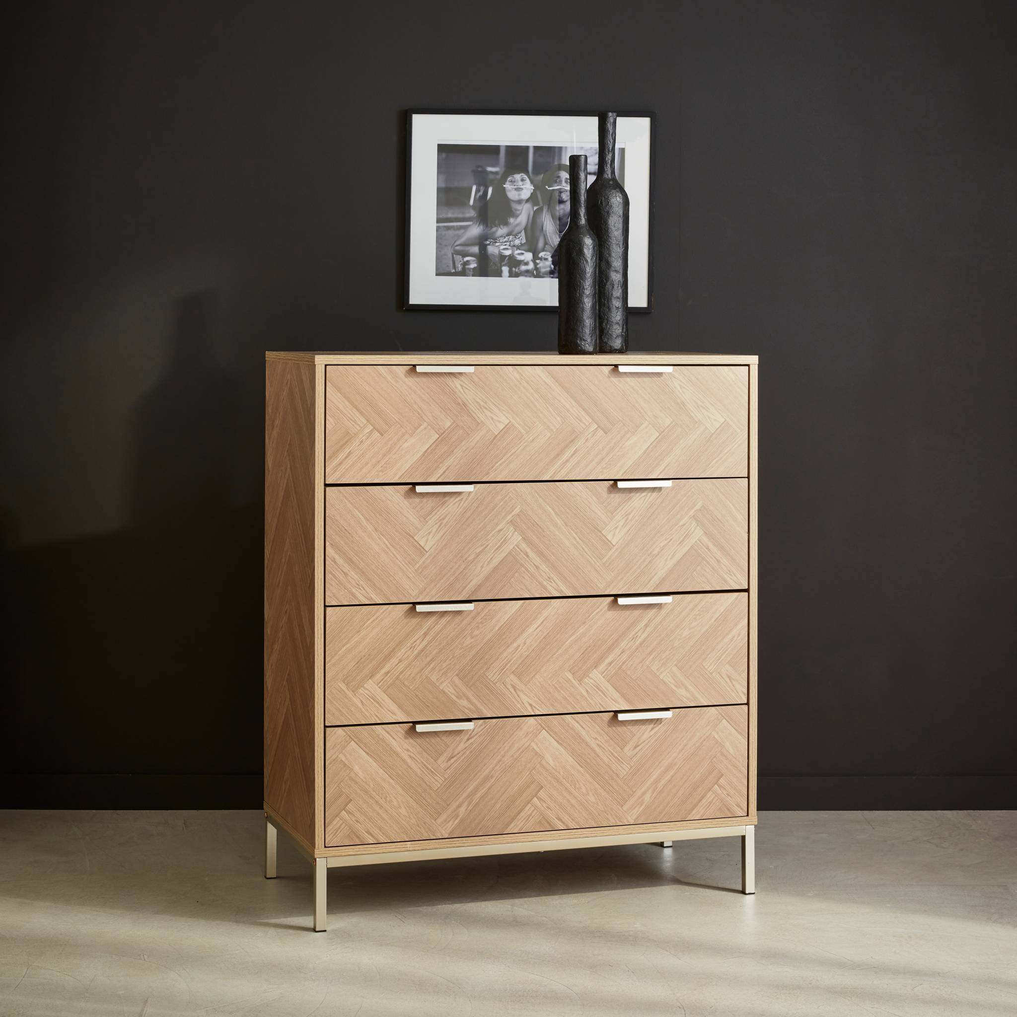 Commode Budapest. quatre tiroirs. décor chevrons L 80 x l 40 x H 95cm