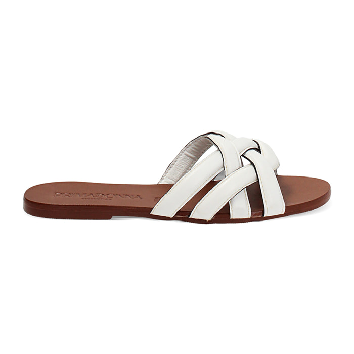 Sandalias bajas de mujer blancas en piel