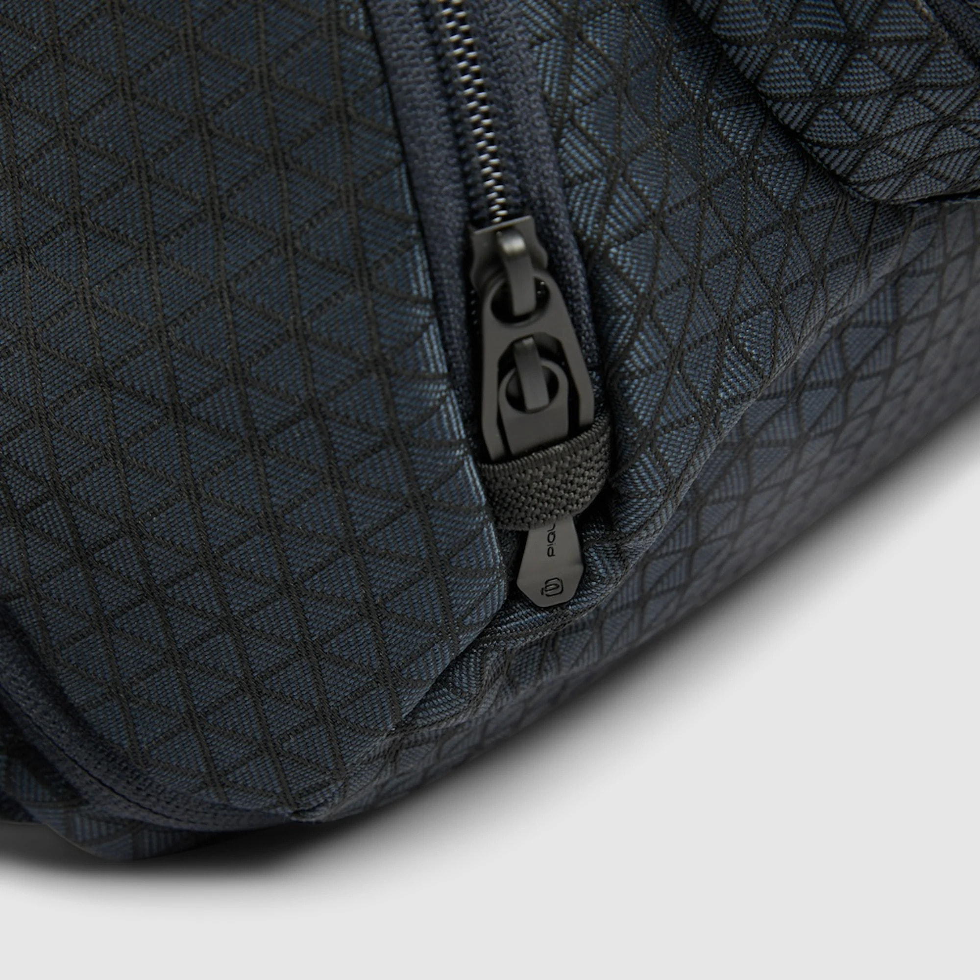 Piquadro Zaino da viaggio pieghevole porta pc con sistema di sicurezza e protezione antiurto