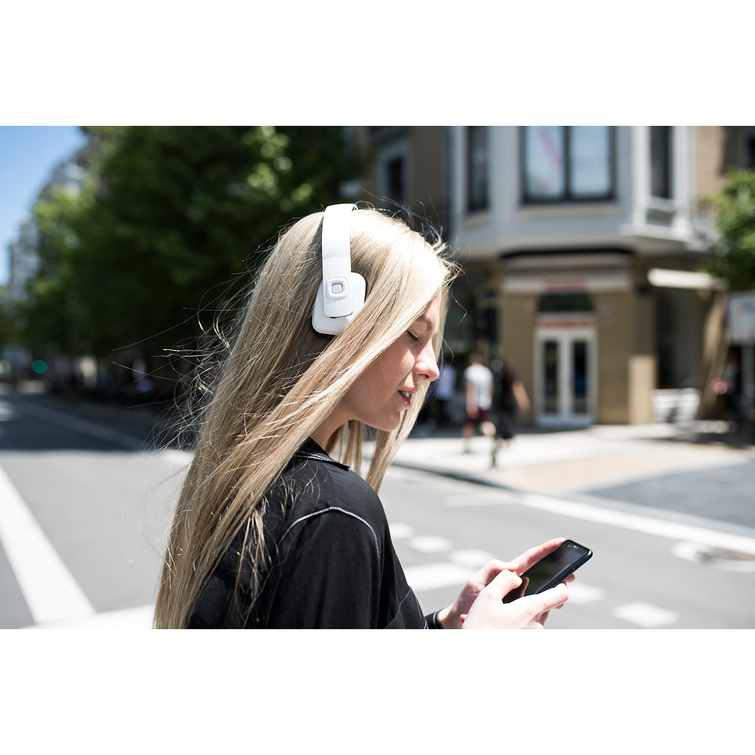 MAGNUSSEN H4 HEADPHONES en color Blanco