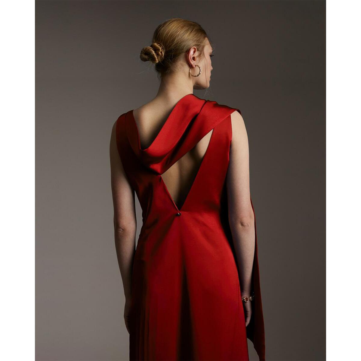 abito lungo in raso senza maniche