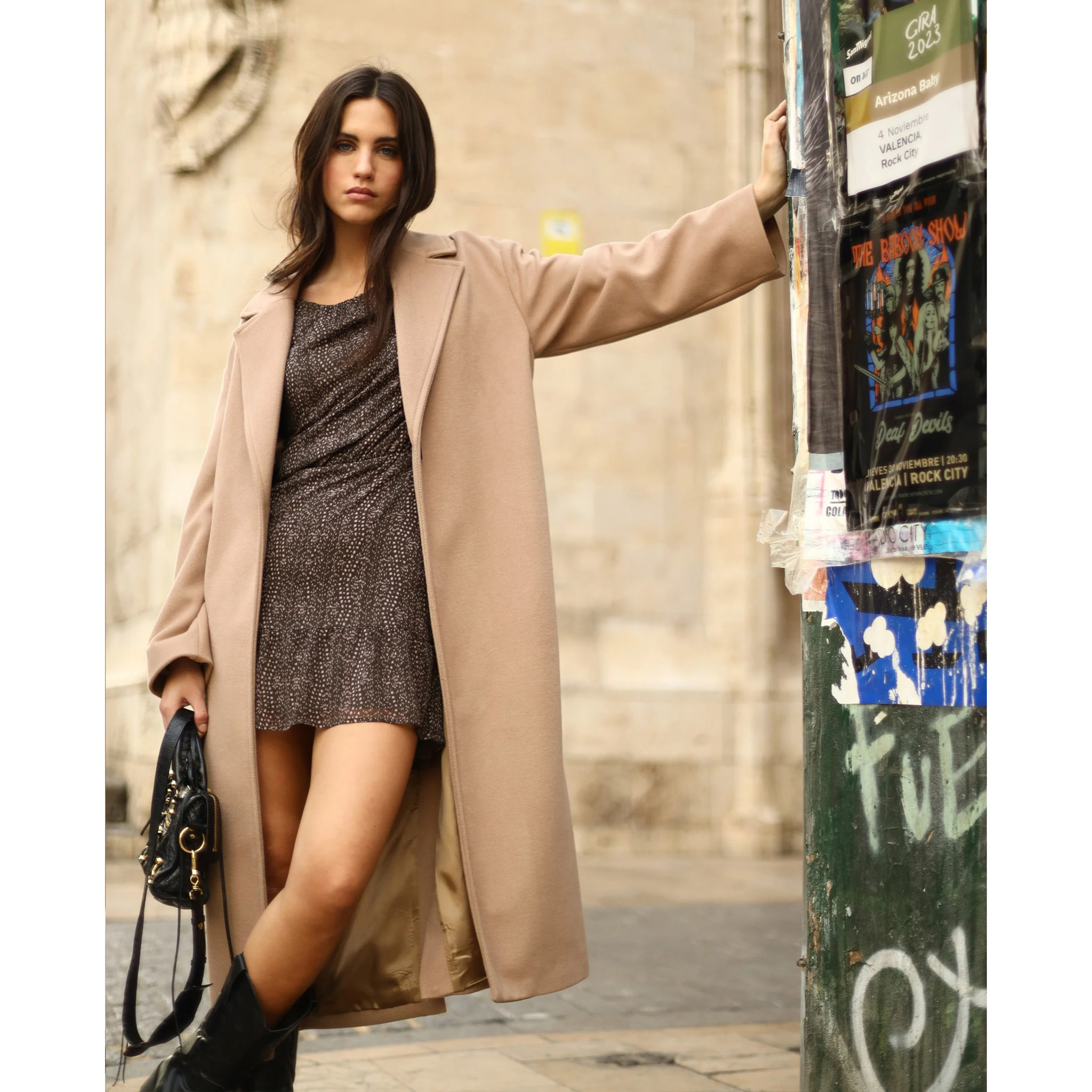 Abrigo  de mujer largo con cinturón