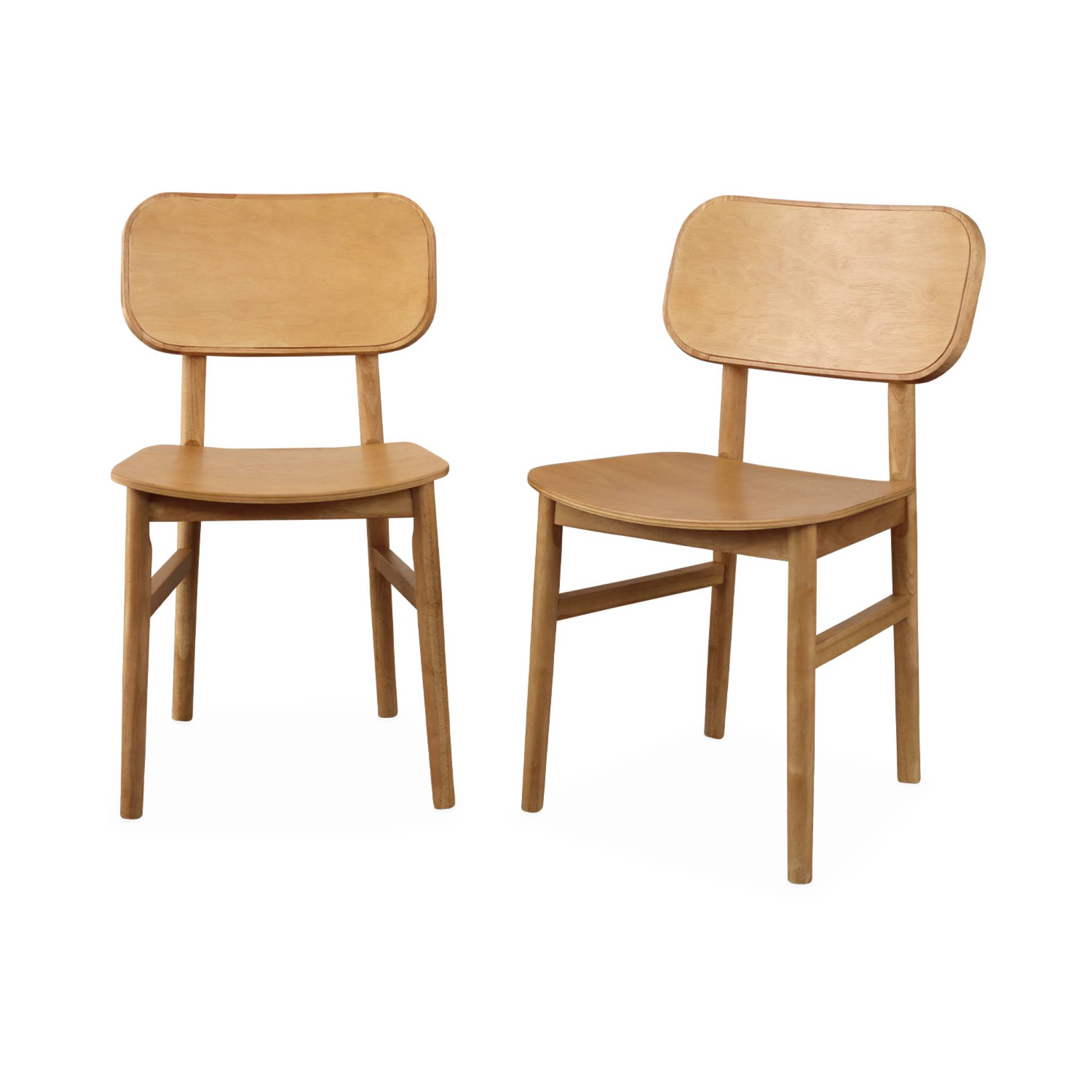 Lot de 2 chaises en bois d'hévéa. forme courbée. finition brossée