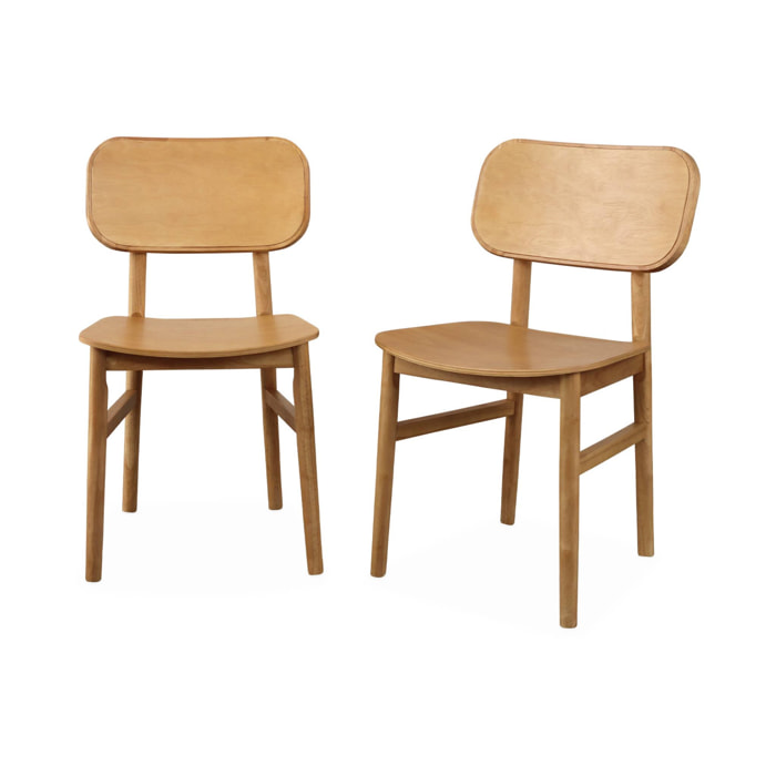 Lot de 2 chaises en bois d'hévéa. forme courbée. finition brossée