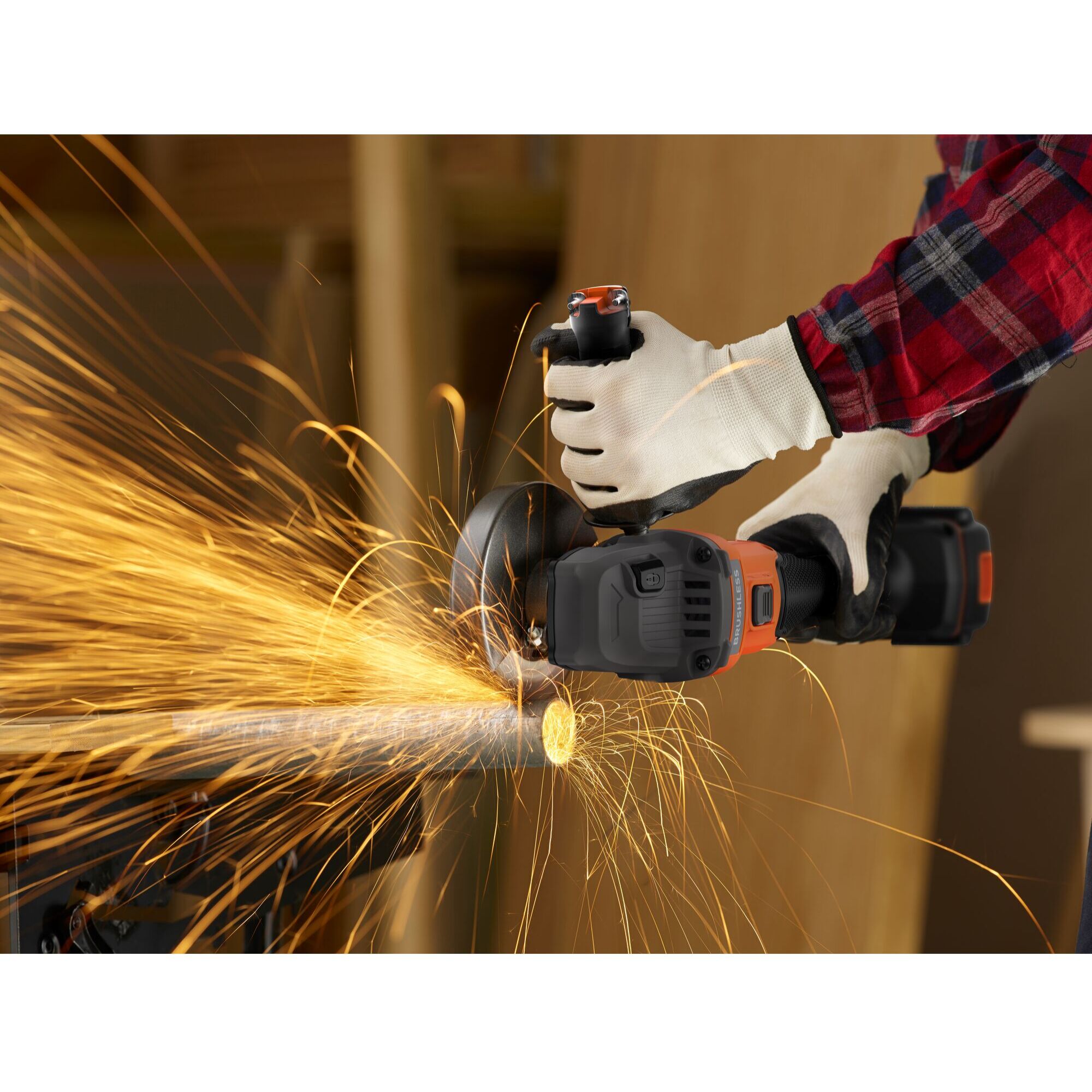 Meuleuse BRUSHLESS 18V - 7600 trs/min, 115 mm, 1 batterie 4Ah, 1 chargeur 1A, 3 disques, 1 sac de transport