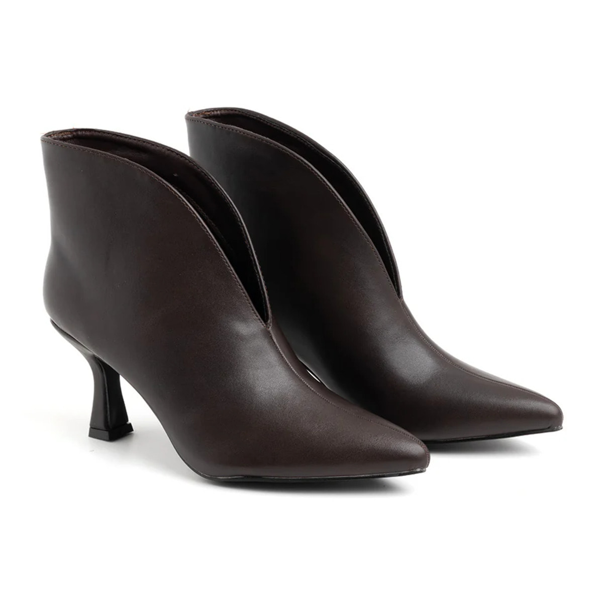 Tronchetto con spacco a V e tacco a rocchetto - MARRONE