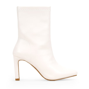 Botines beige en punta con tacón