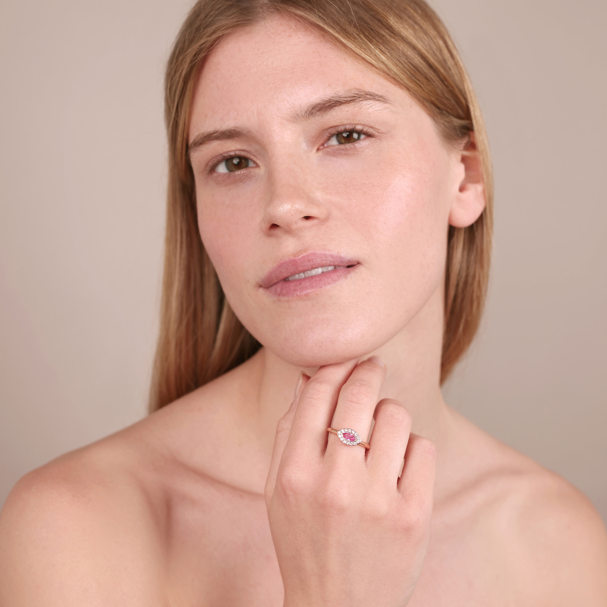 Anello Solitario Marquise con Cubic Zirconia Rosa