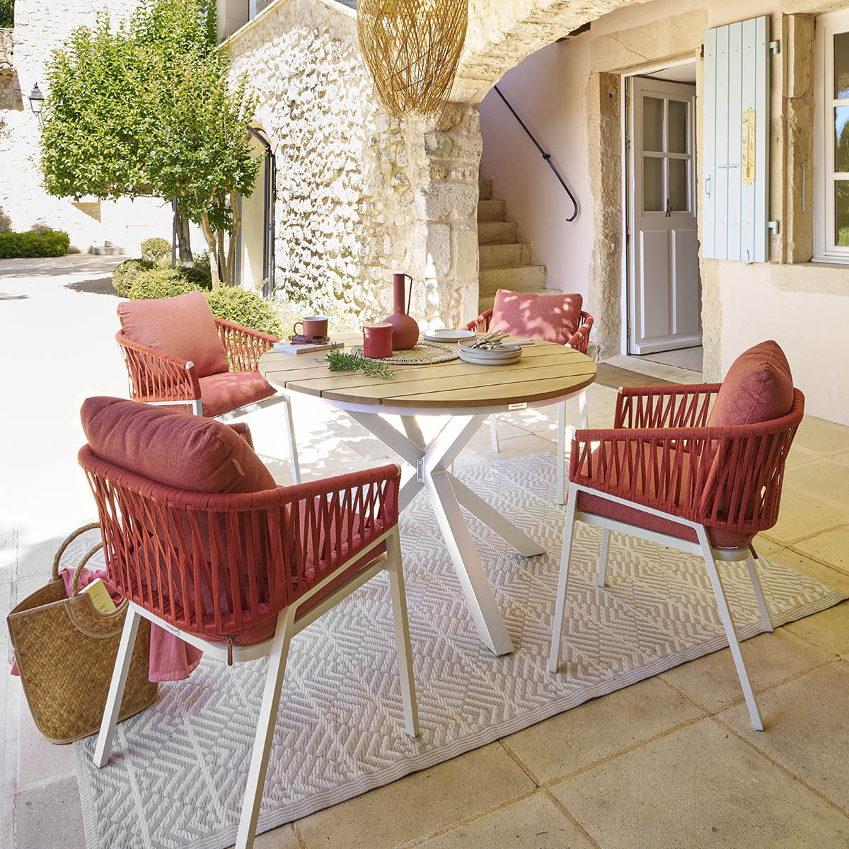 Table de jardin "Oriengo" acacia  & blanc 4 places en aluminium traité époxy