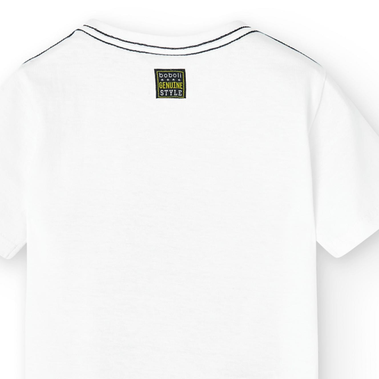 Camiseta en blanco con dibujo frontal