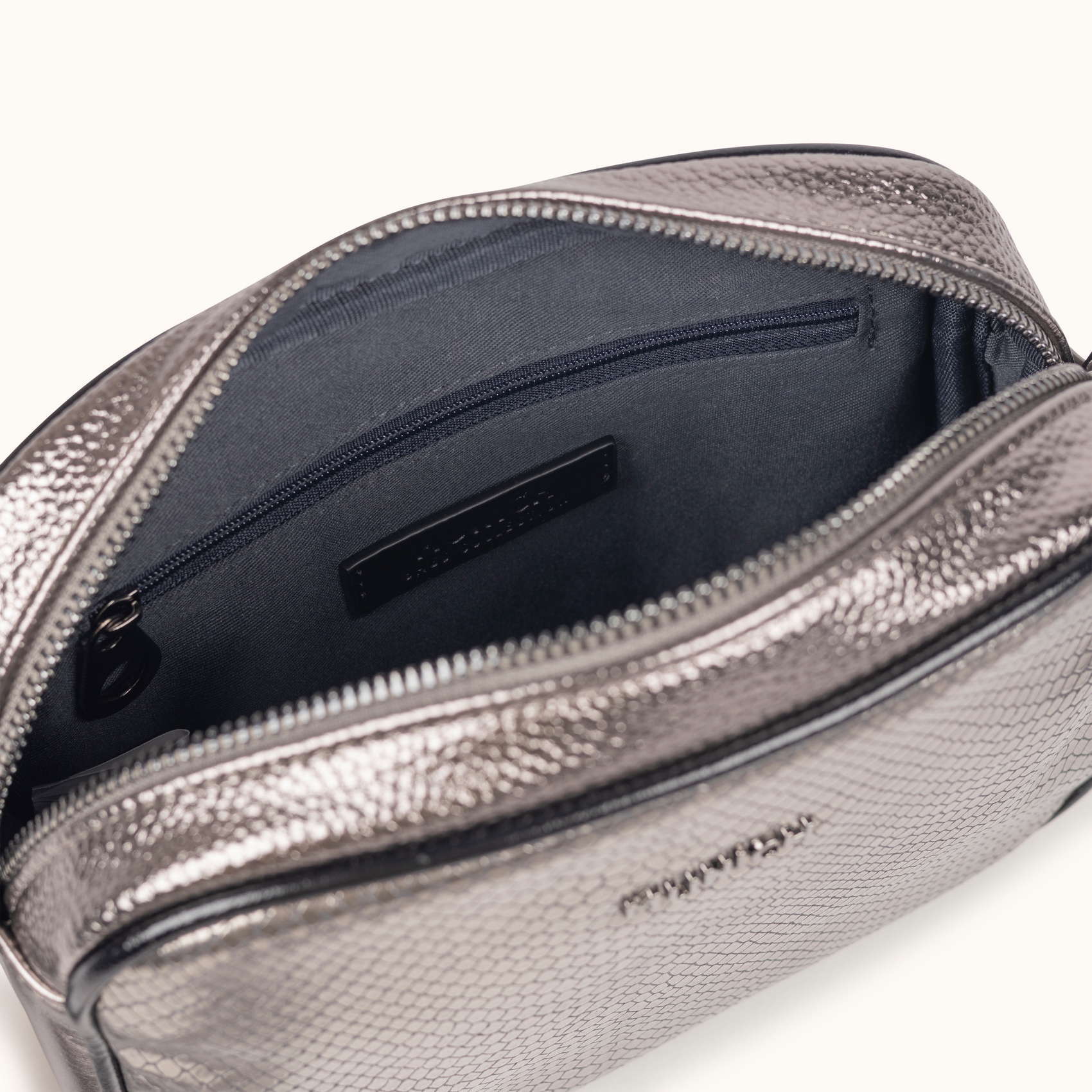 Bandolera Tipo Camera con Efecto Serpiente Plateado BLOCK FUN SILVER NIGHT CROSSBODY CAMERA