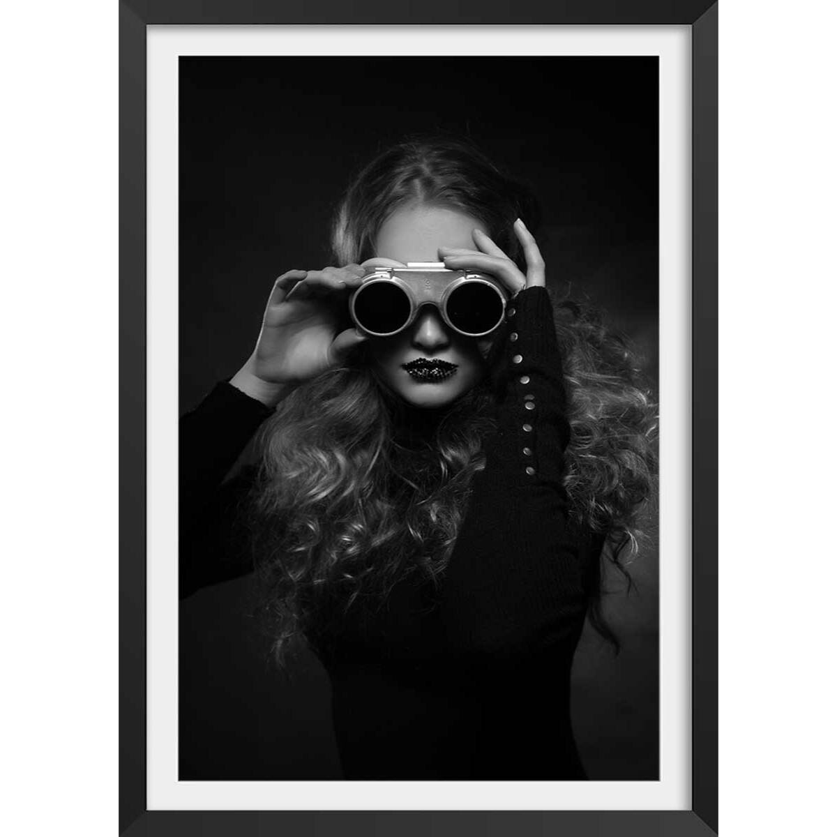 Affiche portrait de femme - Studio - Viki Affiche + cadre en bois - Noir