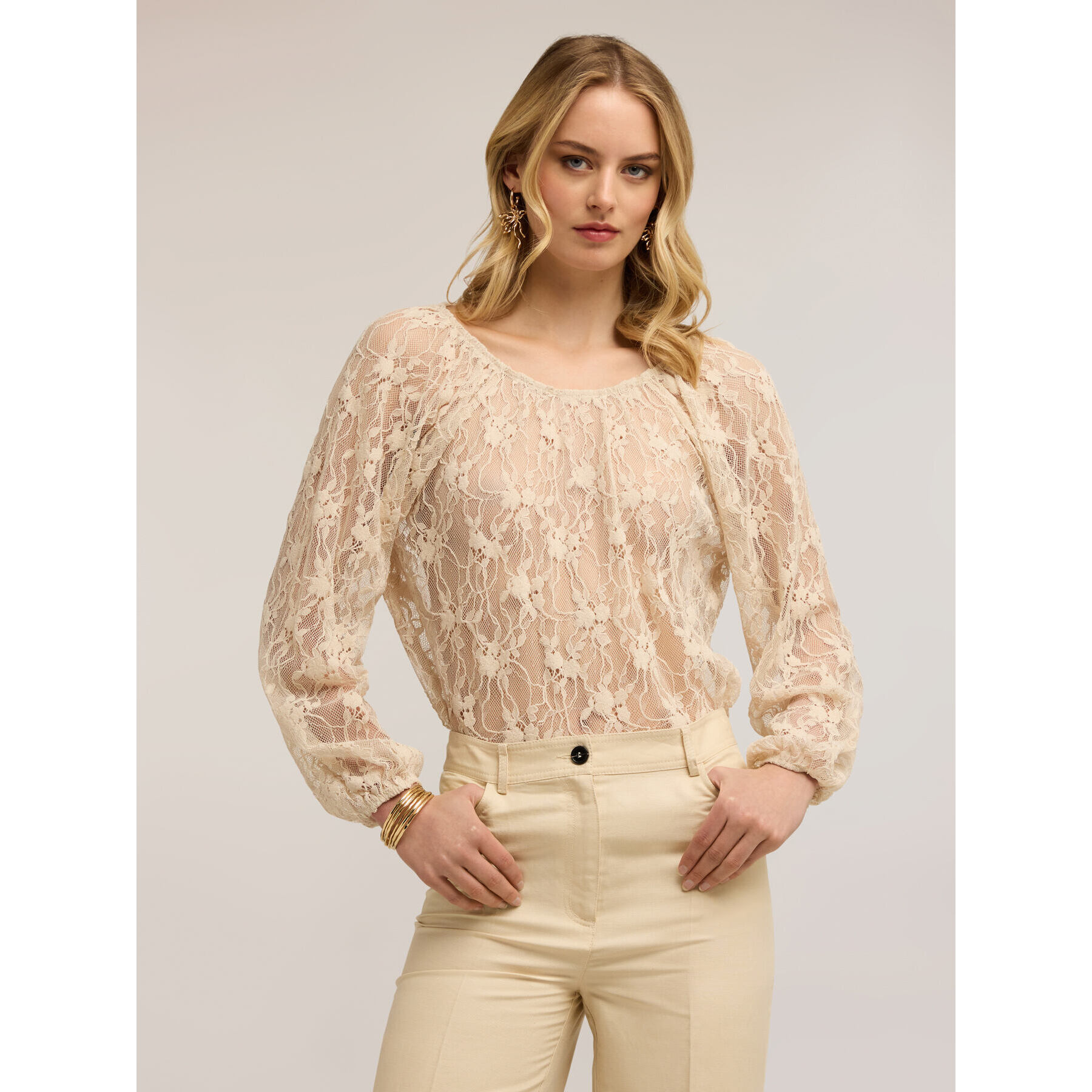 Motivi - Blusa in pizzo con maniche lunghe - Beige