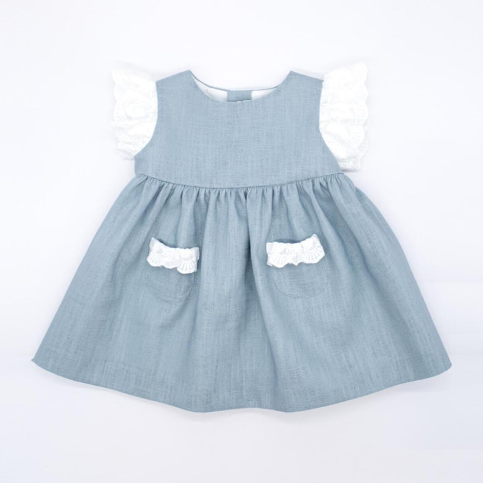 Vestido corto de lino verde, tira bordado en las sisas y los bolsillos.