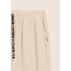 Pantaloni wide leg in tessuto crinkle fluido