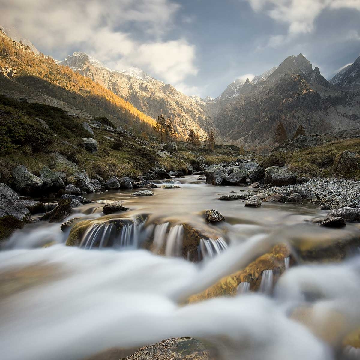 Affiche Rivière des Alpes Affiche sous cadre bois