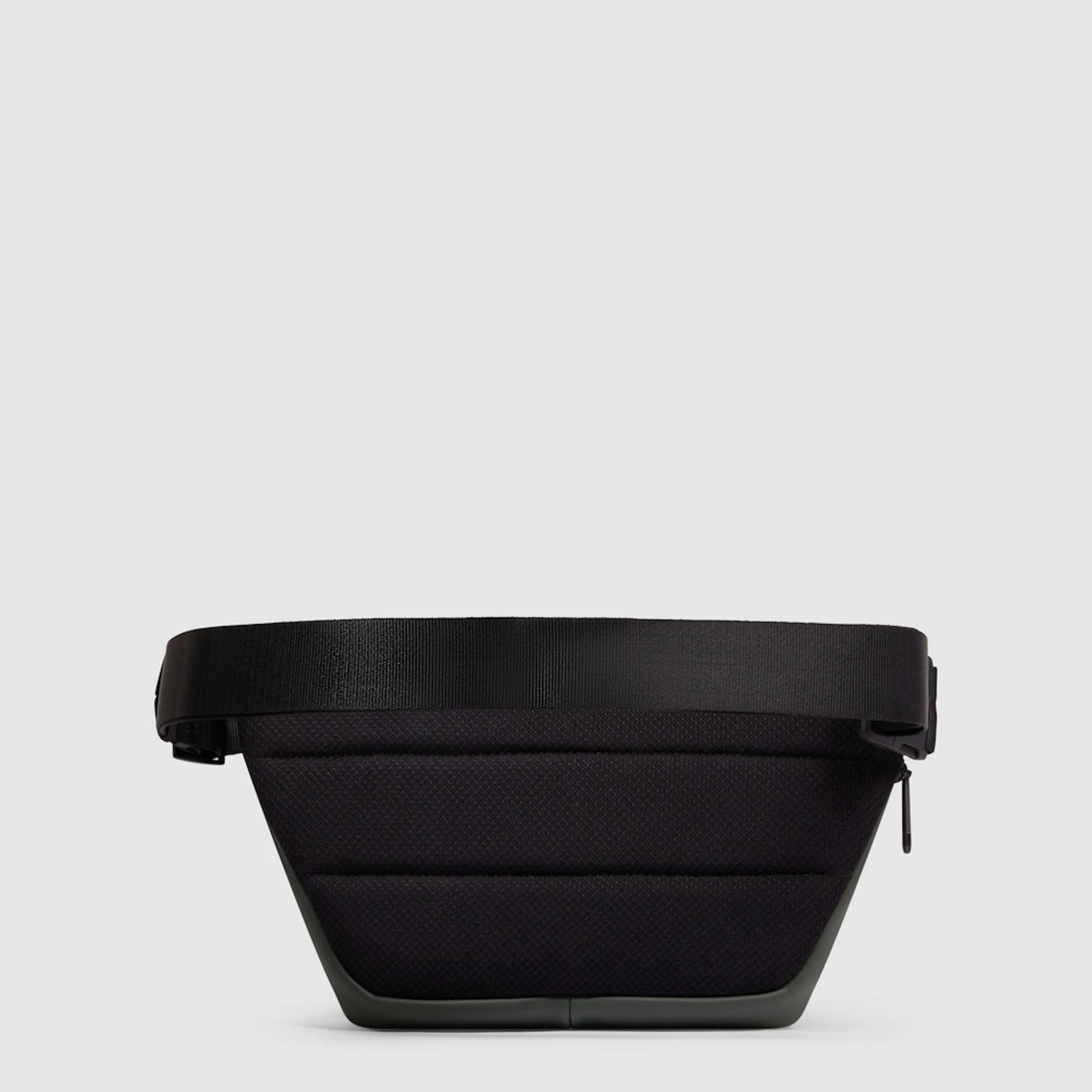 Piquadro Marsupio in tessuto gommato resistente all'acqua con tasca per AirPods® e protezione RFID