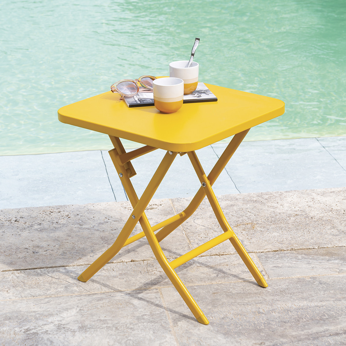 Table d'appoint de jardin carrée "Greensboro" jaune moutarde 40x40cm en acier traité époxy