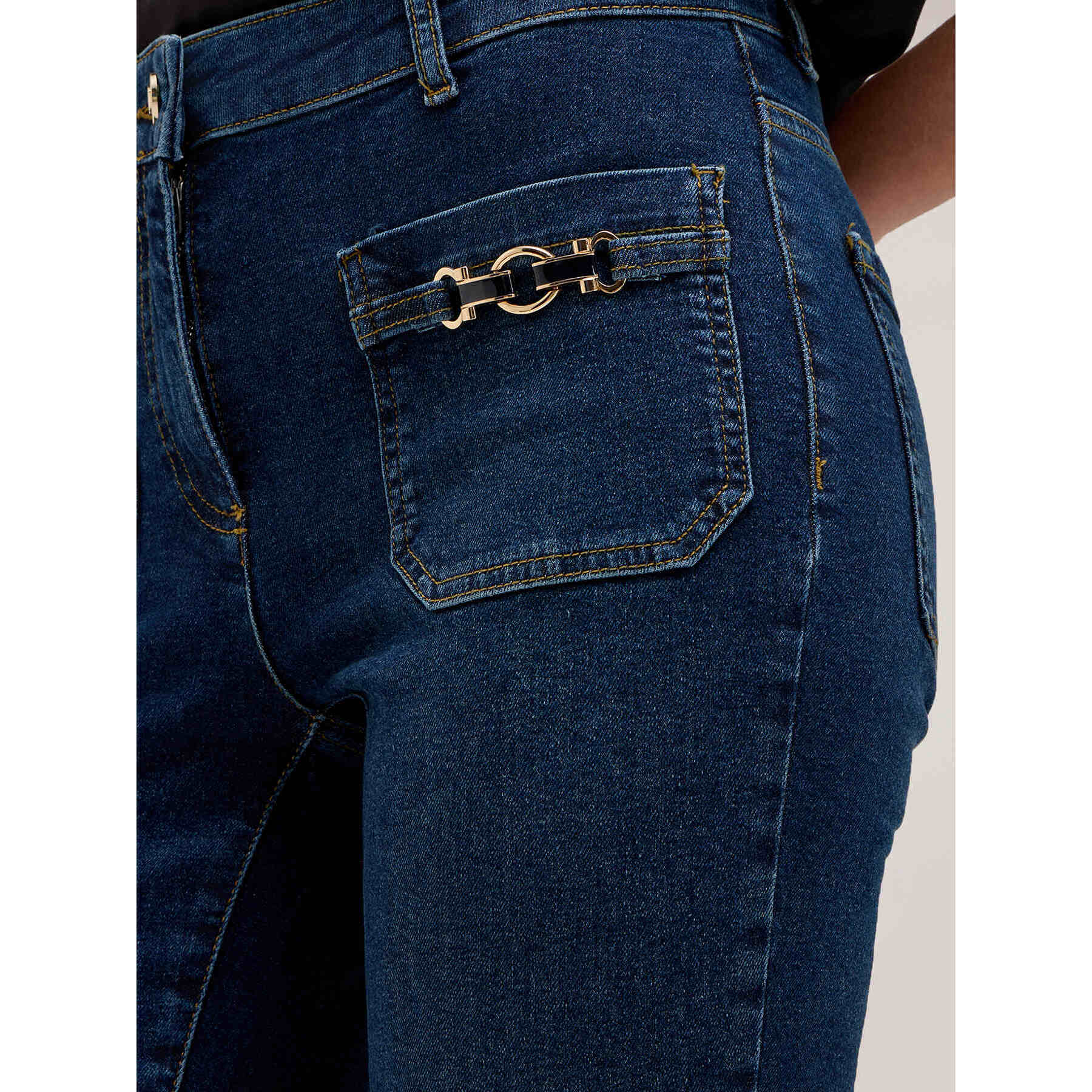 Motivi - Jeans flare de tiro alto con aplicación de joya - Azul