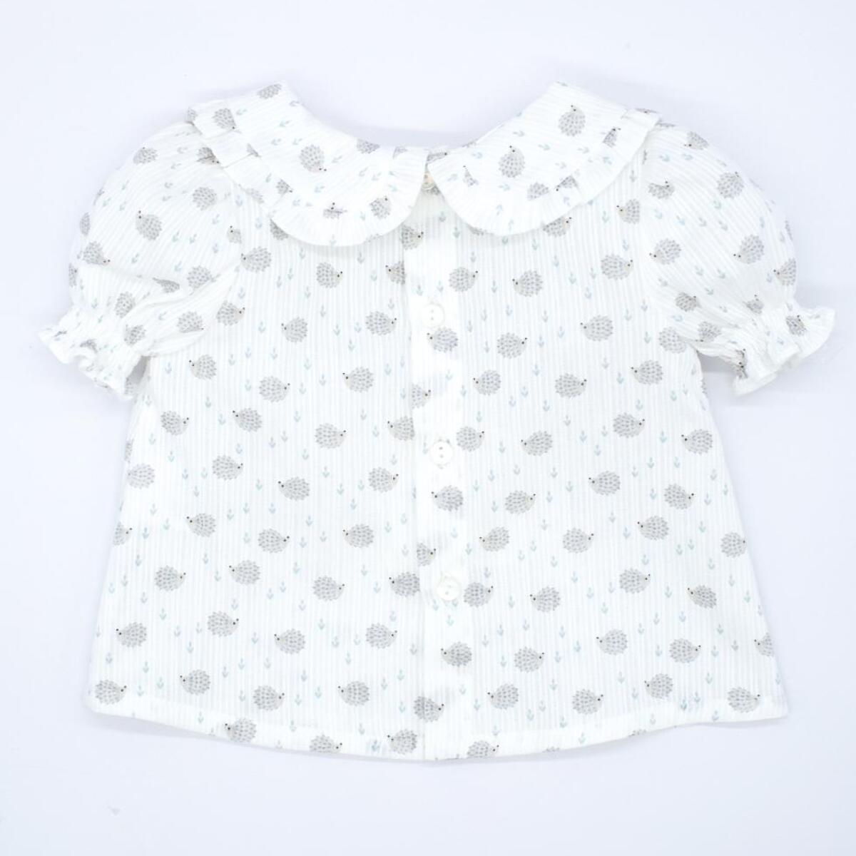 Blusa estampado erizos, con manga abullonada y cuello.