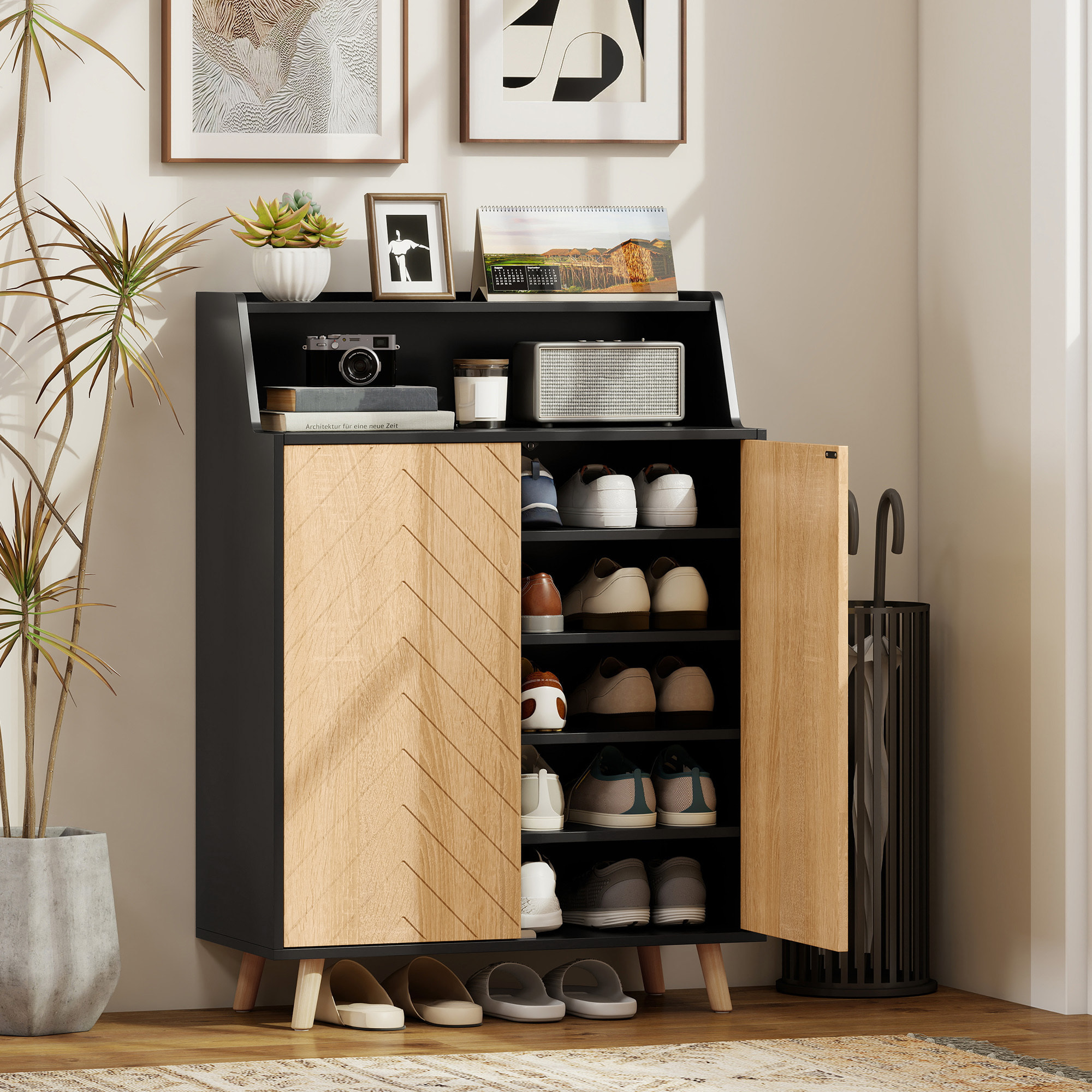 Zapatero de 2 Puertas en Espiga, Zapatero Entrada Recibidor con Estantes Ajustables, Compartimento Abierto y Patas de Madera, para 15 Pares de Zapatos, 75x35x104 cm, Negro y Natural
